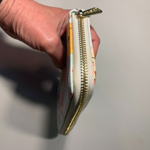 Loungefly Winnie the Pooh wallet EUC - Picture 3 of 9